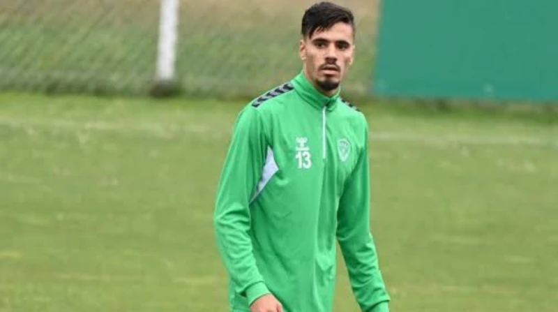 جوميز غير مقتنع بانضمام بنتايك للزمالك (خاص) ارتبط اسم المغربي محمود بنتايك، لاعب سانت إيتيان الفرنسي بالانتقال إلى صفوف نادي الزمالك، خلال سوق الانتقالات الصيفية الجارية.توصل نادي