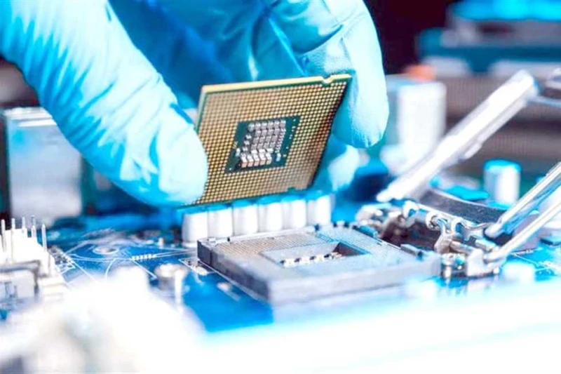 برلمانية الوفد بالشيوخ تطالب بحوافز للمستثمرين لتوطين تكنولوجيا تصنيع الرقائق الإلكترونية قال الدكتور ياسر الهضيبي، رئيس الهيئة البرلمانية لحزب الوفد