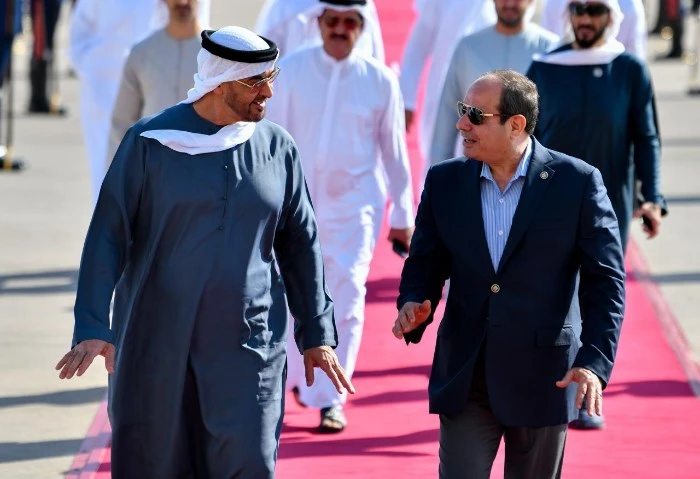 الرئيس السيسي يودع الشيخ محمد بن زايد بعد زيارة أخوية لمدينة العلمين (فيديو) ودع الرئيس الرئيس عبد الفتاح السيسي الشيخ محمد بن زايد رئيس دولة