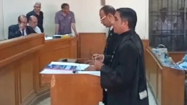 3 سيدات وقناع فانديتا.. دفوع استعان بها محامي سفاح التجمع لتبرئته أمام المحكمة قدم محامي المتهم كريم سليم، المعروف إعلاميا ب سفاح التجمع، عدة دفوع