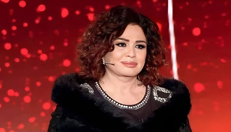 إلهام شاهين لافاق عربية العربي: فيديو الصلاة كشف لي أمورا كثيرةتعرضت الممثلة المصرية إلهام شاهين لحملة هجوم واسعة على منصات التواصل الاجتماعي في