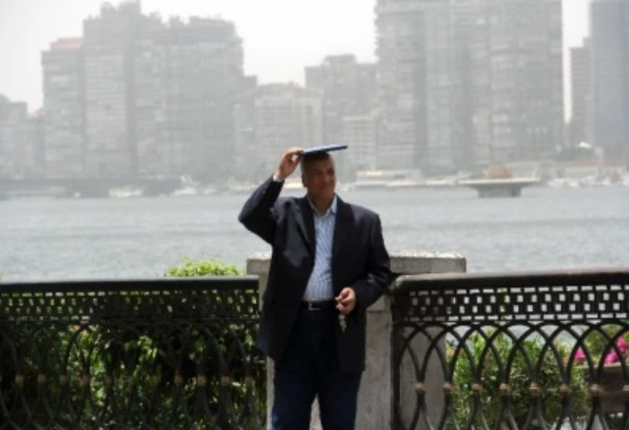 الأرصاد: طقس اليوم شديدة الحرارة والعظمي بالقاهرة 37 درجة تتوقع الهيئة العامة للأرصاد أن تسود أجواء شديدة الحرارة رطبة نهارا على أغلب الأنحاء اليوم، أما ليلا فتكون الأجواء مائلة لل