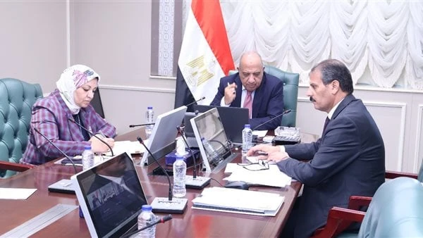 تعزيز التعاون فى الربط الكهربائي والطاقة المتجددة بين مصر والاتحاد الأوروبي عقد الدكتور محمود عصمت وزير الكهرباء والطاقة المتجددة اجتماعا مع وفد من