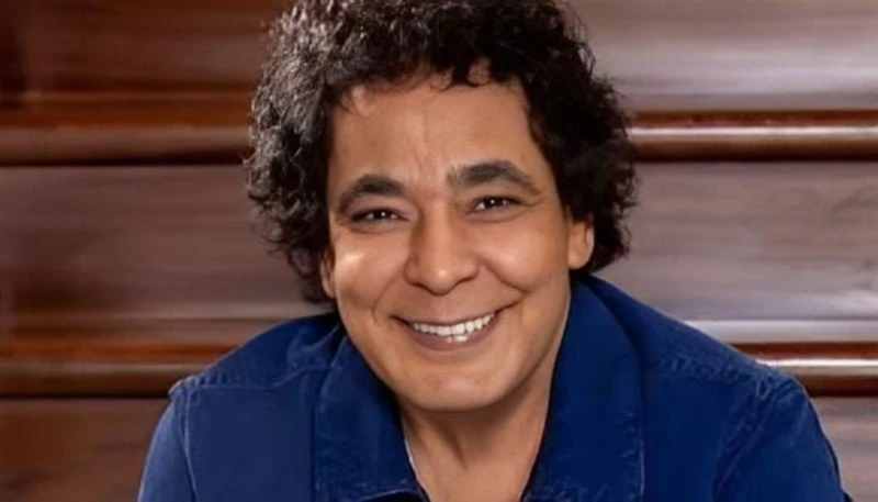 أول ظهور لمحمد منير من رحلة علاجه في ألمانيا (فيديو) افاق عربية - شارك نورالدين عبدالرحيم أستاذ الأشعة التداخلية في جامعة فرانكفورت والطبيب المشرف