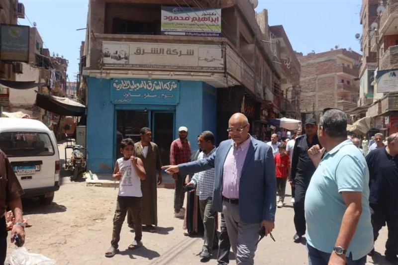 استجابة لشكاوى المواطنين.. عطية: دراسة نقل سوق طوخ الأسبوعي لمكان آخر تفقد المهندس أيمن عطيه محافظ القليوبيه، عدد من شوارع مدينة طوخ، وذلك للوقوف على