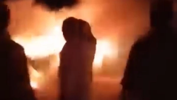 العيال اتفحمت.. التفاصيل الكاملة حادث تصادم 3 سيارت على الطريق الأوسطي الغربي شهد الطريق الأوسطي الغربي بالفيوم، في ساعات الفجر الأولى، حادثا مأساويا