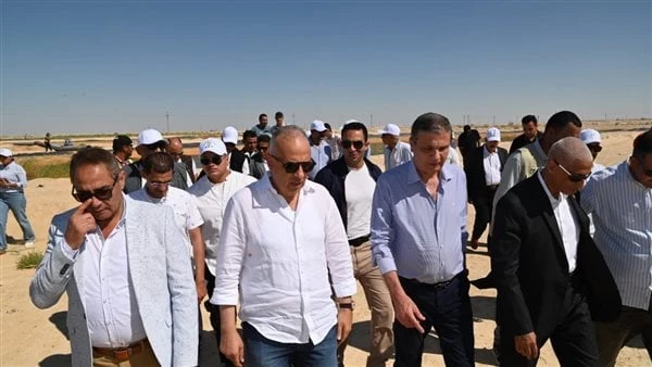 وزيرا الري والزراعة يتفقدان المساحات الزراعية ومحطة الرفع بالتجمع التنموي بالنثيلة شمال سيناءتفقد الدكتور هاني سويلم وزير الموارد المائية والري،