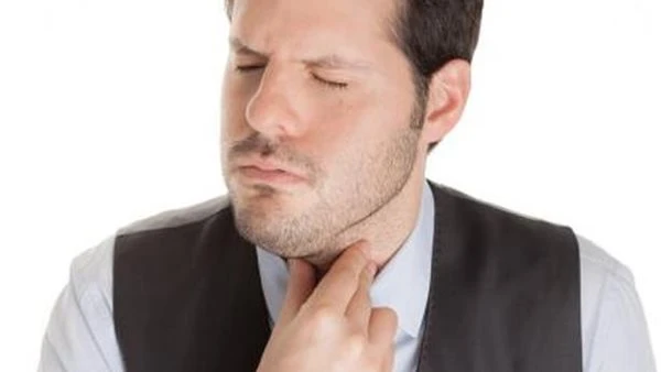 احترس منها.. أسباب غير متوقعة لالتهاب الأحبال الصوتيةيحدث التهاب الحنجرة عندما تلتهب الأحبال الصوتية ويمكن أن تتطور هذه الحالة عندما يتم الإفراط في