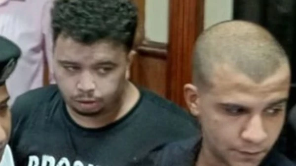 ترحيل عصام صاصا وشقيقه إلى السجن بعد حبسهما في قضية التزوير رحلت مأمورية أمنية خاصة من مديرية أمن الجيزة، مطرب المهرجانات عصام صاصا وشقيقه إلى السجن،