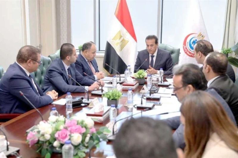 استعدادات مكثفة لتطبيق التأمين الصحى الشامل بالسويس وأسوان ترأس الدكتور خالد عبدالغفار، نائب رئيس مجلس الوزراء، وزير الصحة والسكان، اجتماع اللجنة