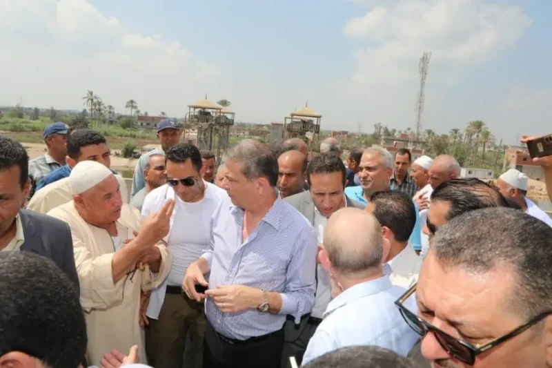 علاء فاروق يلتقي الفلاحين في الجمعيات الزراعية لحل مشاكلهم بالبحيرةنرجو إضافة محتوى أو سؤال يمكننا مساعدتك فيه، شكرا.واصل علاء فاروق، وزير الزراعة