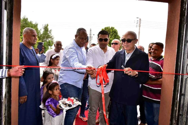 بتكلفة 9 ملايين جنيه.. افتتاح مجمع للخدمات الحكومية ضمن حياة كريمة جنوب الأقصر افتتح المهندس عبدالمطلب عمارة محافظ الأقصر خلال جولته بمركز ومدينة