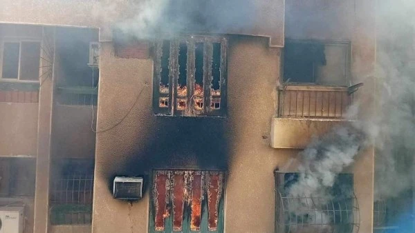 حريق هائل يلتهم عمارة بالتجمع.. والدفع ب10 سيارات إطفاء اندلع حريق هائل، عمارة سكنية بمنطقة التجمع، وعلي الفور تم الدفع ب10 سيارات إطفاء وإخماده وعلي