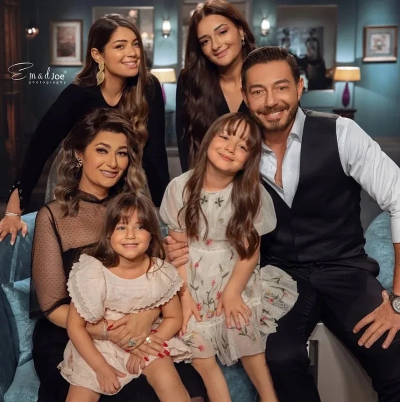 أحمد زاهر يؤجل حفل خطوبة إبنته ليلي : مشاركة في أحزان الوسط الفني قرر الفنان أحمد زاهر تأجيل حفل خطوبة ابنته الفنانة ليلى أحمد زاهر من المنتج والفنان