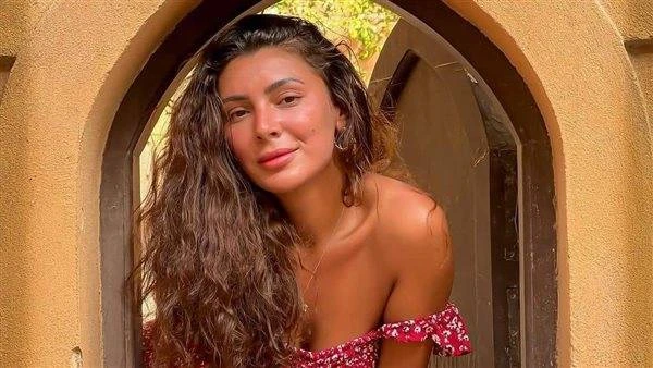 بسمة داوود تكشف حقيقة عملها في الفن بالواسطة افاق عربية - كشفت الفنانة الشابة بسمة داوود عن حقيقة تخوفها من رد فعل الجمهور على ظهورها بالحجاب في مسلسل الوصفة السحرية، والذي لاقى تف