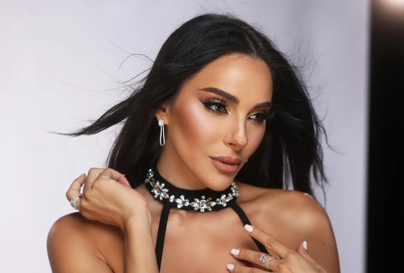 ساشا دحدوح تفقد السيطرة على دموعها بعد الحديث عن ابنتها والظروف الصعبة باللقاء الاعلامي الاول بعد انتهاء مسلسل لعبة حب ونجاحها الكبير بدور سيرين أطلت