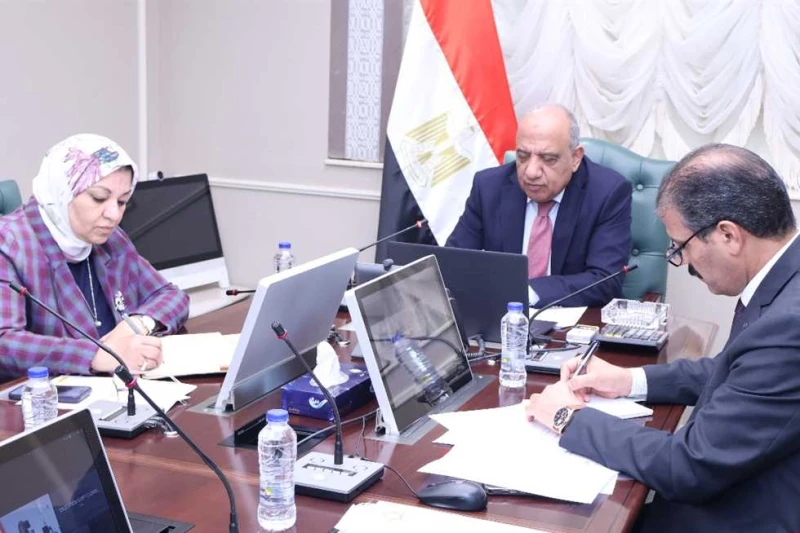 وزير الكهرباء يبحث مع وفد الاتحاد الأوروبي خطط الربط الكهربائي مع اليونان وإيطاليا عقد الدكتور محمود عصمت، وزير الكهرباء والطاقة المتجددة، اجتماعا مع