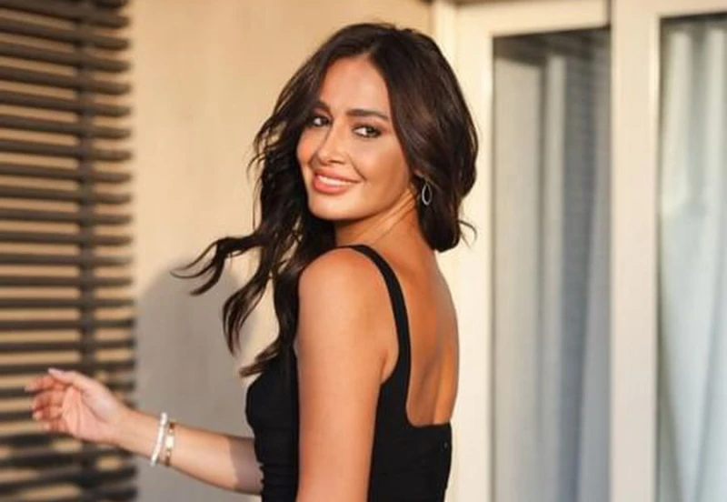 حلا شيحة ترفض مغادرة لبنان رغم كل الظروف اقرأ التفاصيل رغم الظروف الصعبة التي يمر بها لبنان، رفضت الممثلة المصرية حلا شيحة، أن تغادره، بل قررت أن