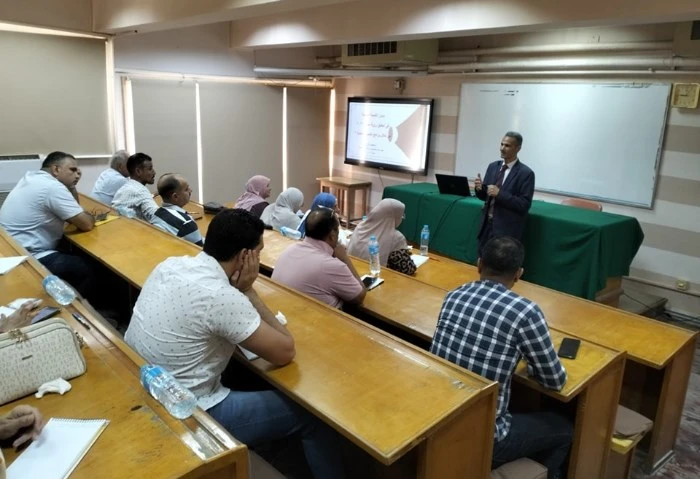 التنمية المحلية تتابع فعاليات الأسبوع التدريبي الثاني للمحليات تابعت وزارة التنمية المحلية فعاليات اليوم الثالث في الأسبوع التدريبي الثاني من الخطة التدريبية للمحليات، والذي يتضمن