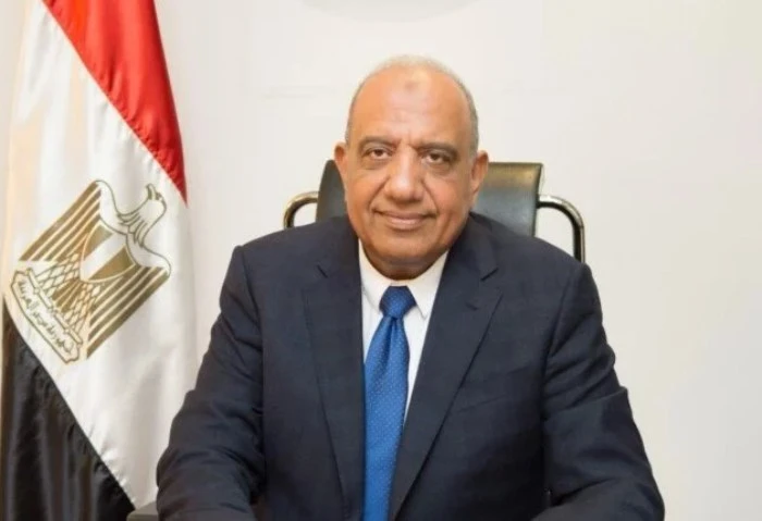 بند الإقامة اللائقة لموظفي إدارات التفتيش يثير جدلا بالكهرباء، والقابضة ترد (خاص) أثار بند الإقامة اللائقة في أحد الخطابات الصادرة من الشركة القابضة لكهرباء مصر، بخصوص توجيه المحاس