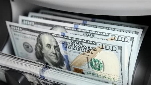 رسميا الآن مفاجأة في سعر الدولار بعد سحب تريليون جنيه من البنوكيهتم الكثيرون يوميا بالبحث عن سعر الدولار اليوم في البنوك، والذي شهد استقرارا عقب