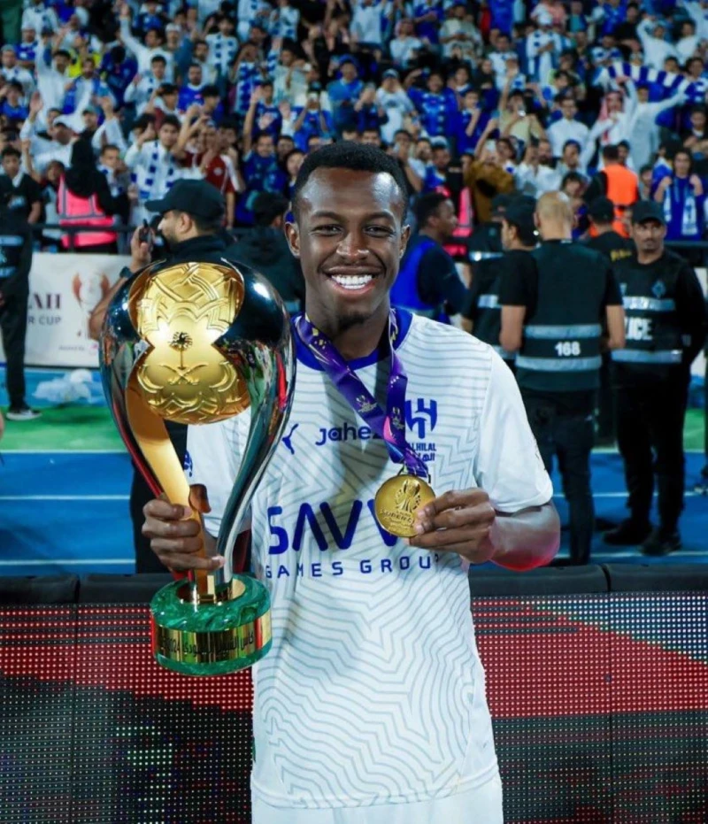 ..أول لاعب سعودي في الدوري الإيطالي.. سعود عبدالحميد ينضم إلى فريق روما..تفاصيل تتابع الان تفاصيل ما ورد عن أول لاعب سعودي في الدوري الإيطالي.. سعود