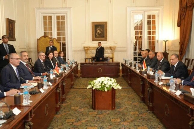 وزير الخارجية يعرب عن سعادته بزيارة نظيره التركي لمصرأعرب بدر عبد العاطي، وزير الخارجية عن سعادته البالغة بزيارة نظيره التركي إلى مصر، قائلا إنها