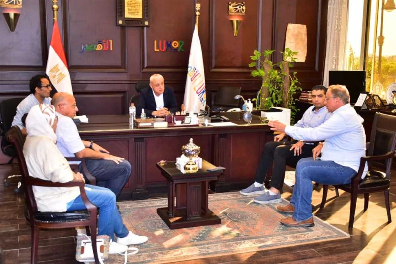 محافظ الأقصر يبحث مع وزير الآثار آليات دعم السياحة وتنشيطها التقى المهندس عبدالمطلب عمارة محافظ الأقصر، اليوم الأربعاء، الدكتور خالد شريف مساعد وزير