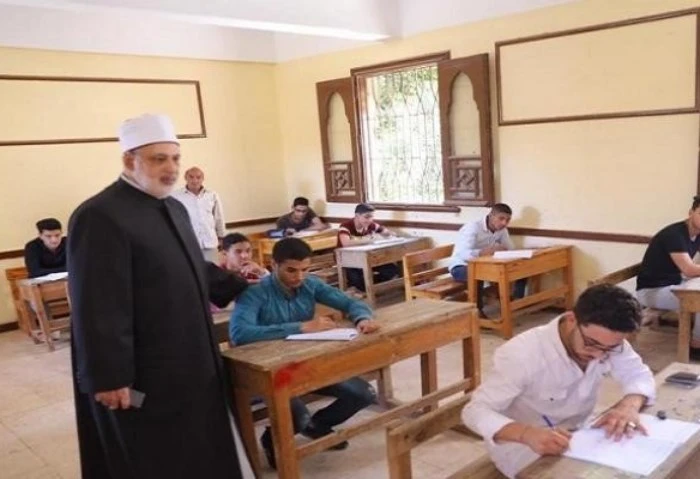 طلاب ابتدائية وإعدادية الأزهر يؤدون امتحاني اللغة الأجنبية والجبر بالدور الثاني اليوم يواصل طلاب الشهادتين الابتدائية والإعدادية الأزهرية اليوم