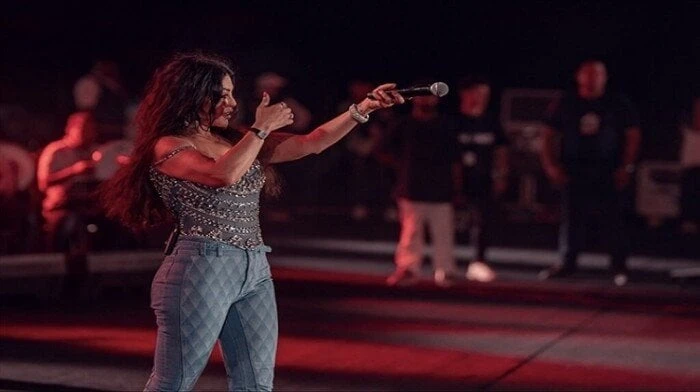 أول تعليق من هيفاء وهبي بعد حفلها في كفر الشيخ: أحلى الأوقات وجودي بينكمعلقت الفنانة هيفاء وهبي، على حفلها الغنائي الذي أقيم الجمعة الماضية، في