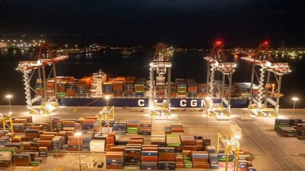 تتعامل مع السفن العملاقة.. النقل تكشف أحدث صور محطة تحيا مصر بميناء الإسكندريةكشفت وزارة النقل أحدث صور لمحطة تحيا مصر متعددة الأغراض بميناء