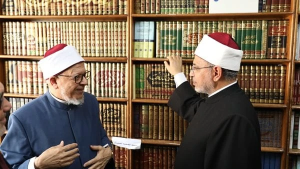 رئيس جامعة الأزهر يفتتح مكتبة علمية مهداة من الدكتور الحفناوي.. صورافتتح الدكتور سلامة داود، رئيس جامعة الأزهر، والدكتور حمدي سعد، عميد كلية الشريعة