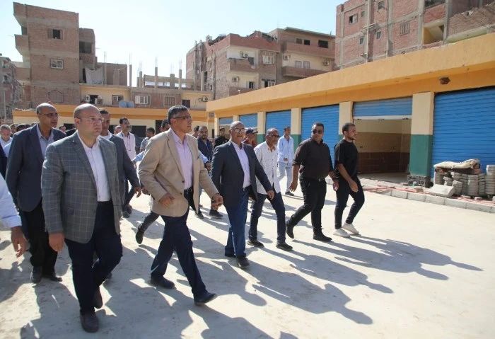 محافظ الجيزة يتفقد المراحل النهائية لإنشاء سوق الصف الحضاري تفقد المهندس عادل النجار محافظ الجيزة نسب التنفيذ بمشروع سوق الصف الحضاري بمركز ومدينة