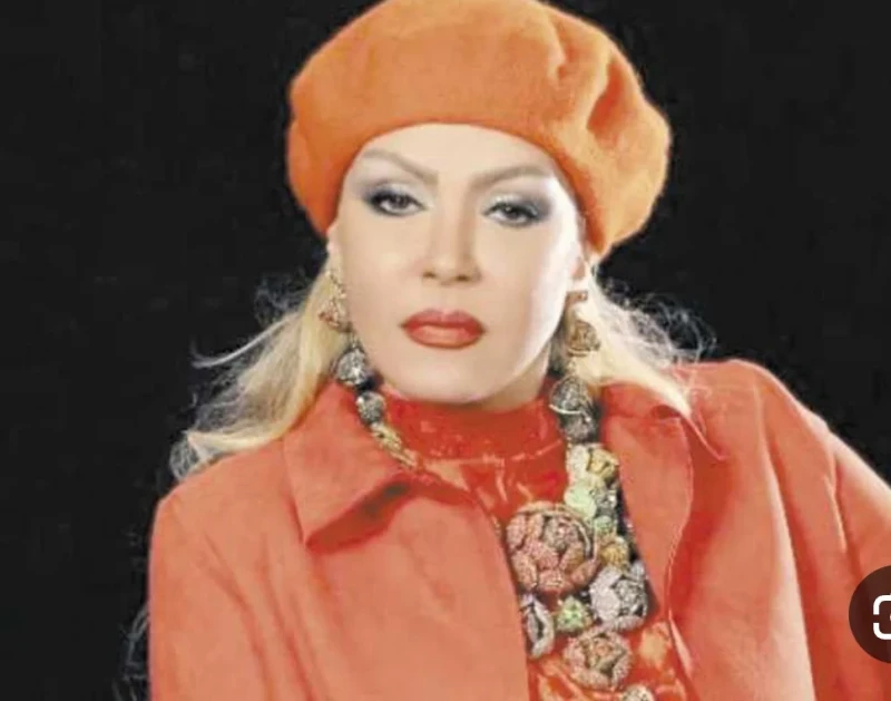 كل ده يطلع من لوسي الرقاصةهادية ورقيقة جدا، ويعلوها مسحة خجل عشان كدة دايما وشها في الأرض لما تكلم أي حد..وعلى غير العادة، وبالرغم انها بنت منطقة شعبية من قلب القاهرة العتيقة، لكن 