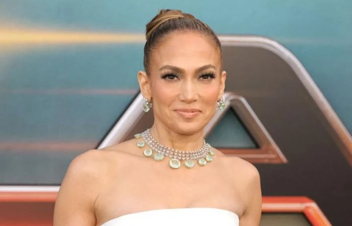 بعد الانفصال أوالطلاق، تمر النساء بحالة من الحزن وشعور بالفقد والألم يستمر لفترة وفقا لطبيعتها وما تمثله العلاقة لها، وتعاملها مع حياتها الجديدة، حتى تتجاوزها وتنهض من جديد. لكن رب