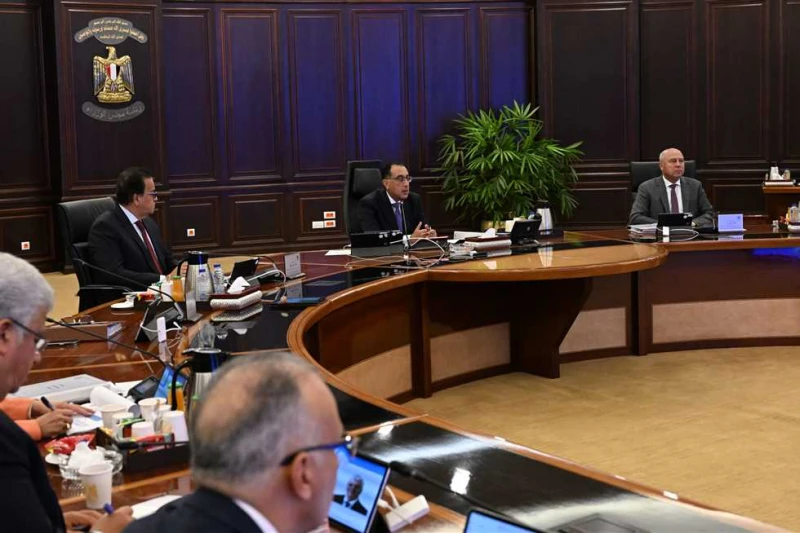 تصور نهائي سيعرض على الرئيس.. تفاصيل اجتماع مدبولي بشأن المتحف المصري الكبير بحضور 11 مسؤولا عقد اليوم الدكتور مصطفى مدبولي، رئيس مجلس الوزراء، اجتماعا لمتابعة الموقف الخاص بجاهزية