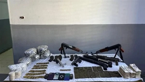 مصرع 3 عناصر إجرامية وإصابة ضابط شرطة في تبادل إطلاق نار بالدقهلية لقي 3 عناصر إجرامية شديدة الخطورة بالدقهلية من متاجري المواد المخدرة والأسلحة