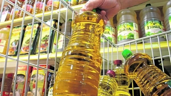زجاجة الزيت ب30 جنيها أسعار السلع التموينية لشهر سبتمبر 2024يبحث الملايين من أصحاب البطاقات التموينية عن أسعار السلع التموينية لشهر سبتمبر 2024، حيث