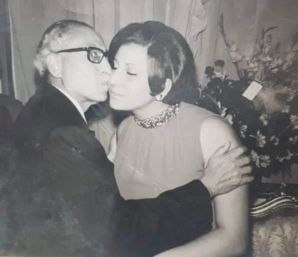 توفيق الحكيم وضع 15 شرطا للزواج ثم نسى كل شئكان عدو المرأة الكاتب توفيق الحكيم رافضا الزواج، لكنه عندما حاول أن يقنع نفسه أن يتزوج من جارته، ووضع 15