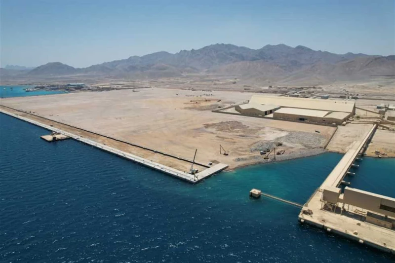 وزارة النقل تنشر تصوير جوي لمشروع المحطة متعددة الأغراض بميناء سفاجا (صور) نشرت وزارة النقل، تصويرا جويا لمشروع المحطة متعددة الأغراض بميناء سفاجا،