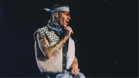 فنون: ماكليمور يلغي حفلته في كوكاكولا أرينا بدبي تضامنا مع غزة فنون، ماكليمور يلغي حفلته في كوكاكولا أرينا بدبي تضامنا مع غزة،أدى ماكليمور أغنية هند مباشرة في أيار مايو الماضي خلال