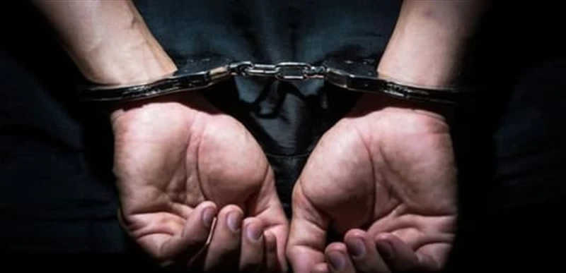 فنون ومشاهير: توقيف فنان في الإمارات... دهس شابا بسيارته وهو تحت تأثير المخدرات! شاهد المقال التالي من صحافة لبنان عن توقيف فنان في الإمارات . دهس