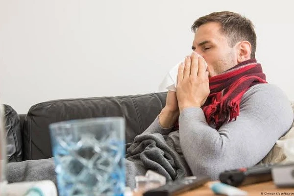 استعد للشفاء بالطرق الطبيعية: وصفات لعلاج نزلات البرد.تعتبر نزلات البرد من الظواهر الشائعة خلال فصل الشتاء، ولكن يمكن استخدام وصفات طبيعية لتخفيف