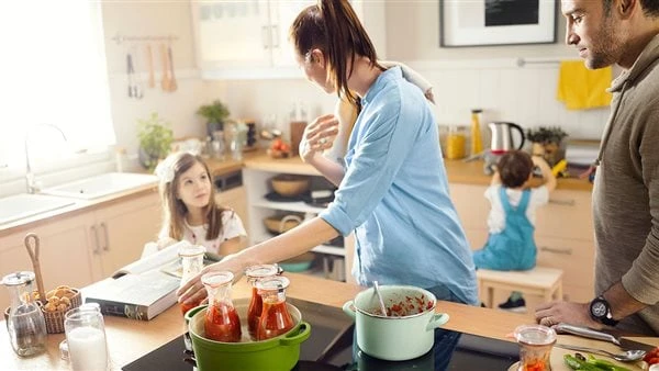 7 خطوات لتأمين مطبخك لحماية أطفالك والحفاظ على سلامتهميدفع فضول الأطفال لإعداد بعض الوجبات والتطلع للطهي وعمل مشروبات، ولكن بعض الأمهات تتخوف على