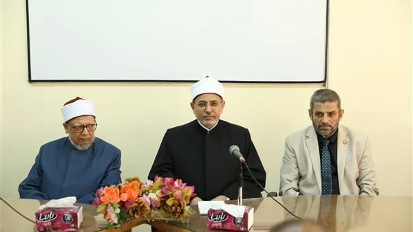 رئيس جامعة الأزهر يفتتح دورة التخريج ودراسة الأسانيد والعلل بكلية أصول الدين والدعوة بطنطاأشاد الدكتور سلامة داود، رئيس جامعة الأزهر، بالدعم الكبير