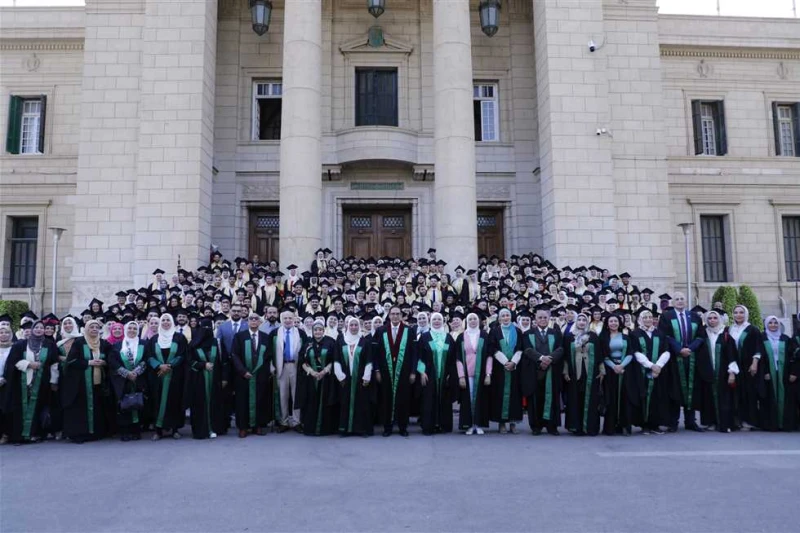 رئيس جامعة القاهرة لخريجي دفعة 58 علاج طبيعي: لحظة فارقة وبداية مرحلة جديدة شهدت قاعة الاحتفالات الكبرى بجامعة القاهرة، إقامة حفل تخريج الدفعة 58 من