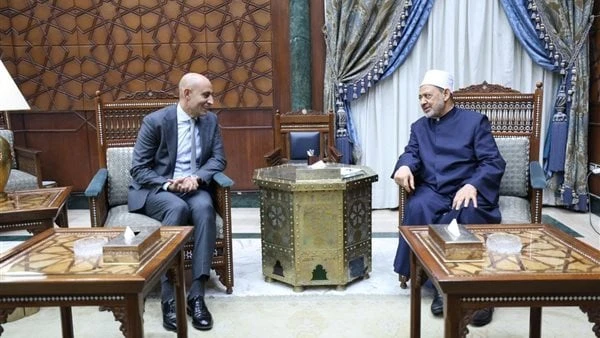 شيخ الأزهر يرحب بقرار وزارة التربية والتعليم بشأن تدريس اللغة العربية والتربية الدينية لطلاب المدارس الدولية والأجنبيةرحب أ.د أحمد الطيب، شيخ الأزهر