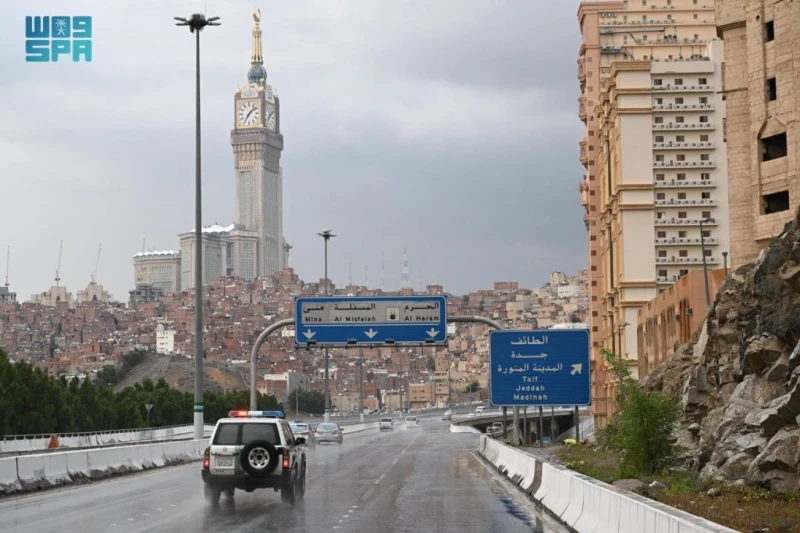 الأرصاد السعودية تصدر إنذارات من أمطار غزيرة ورياح شديدة السرعة بمكة المكرمة ، الأرصاد السعودية تصدر إنذارات من أمطار غزيرة ورياح شديدة السرعة بمكة