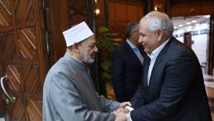 شيخ الأزهر ومحافظ الوادي الجديد يبحثان افتتاح كلية البنين الأزهريةبحث شيخ الأزهر الشريف، فضيلة الإمام الأكبر الدكتور أحمد الطيب، ومحافظ الوادي الجديد