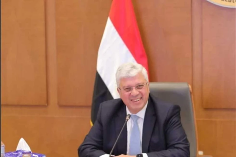 وزير التعليم العالي عن التنسيق: توفير مقعد لكل طالب بما يتناسب مع المجموع الحاصل عليه ترأس د. أيمن عاشور وزير التعليم العالي والبحث العلمي، اليوم، الاجتماع المشترك لمجلسي الجامعات 